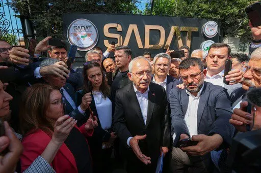 sahte-kabadayi-yine-sahnede-kemal-kilicdaroglu-bu-sefer-sadati-hedef-aldi-1652454683961.jpg Sahte kabadayı yine sahnede! Kemal Kılıçdaroğlu bu sefer SADAT'ı hedef aldı-3