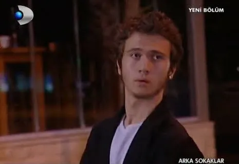 Çukur'un yıldızı Aras Bulut İynemli Arka Sokaklar'da! Çukur'un dediğim dedik Yamaç'ı Arka Sokaklar'da araba hırsızı-6