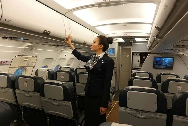 Türk Hava Yolları (THY) kabin memuru nefes borusu tıkanan bebeğin hayatını kurtardı-3