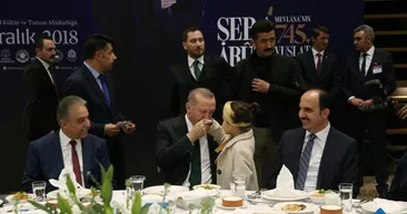 Başkan Erdoğan Konyada yanına gelen bir çocuğun elini öptü