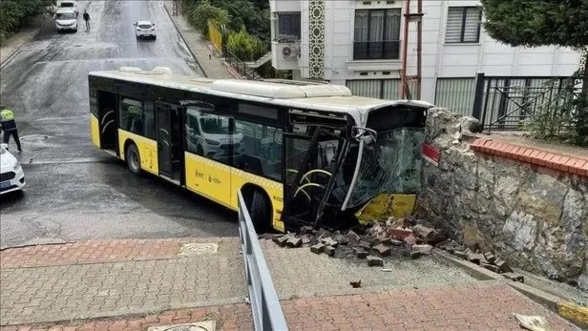 CHP'li İBB'nin İstanbul'daki toplu ulaşım rezaleti! Yandaşa ihale vatandaşa çile: İETT gelirinden fazla harcama yaptı