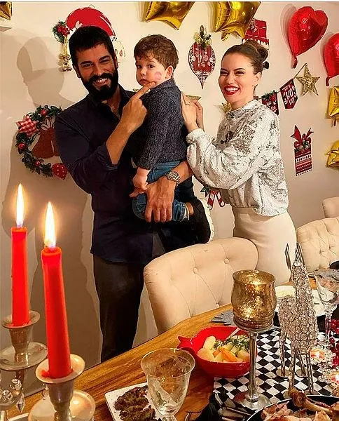 Kuruluş Osman’ın Osman Bey’i Burak Özçivit ve Fahriye Evcen Bebek’te görüntülendi! Aracının plakası dikkat çekti