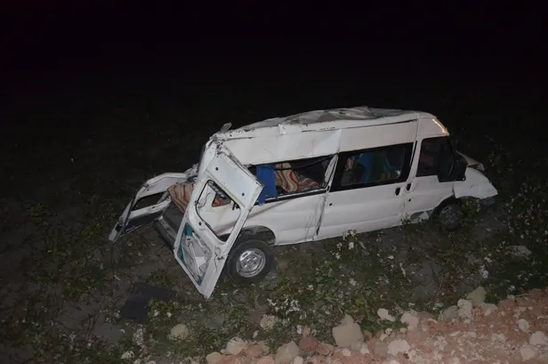 Son dakika: Hatay'da minibüs devrildi: 10 yaralı-2