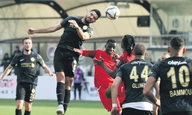 besiktas-gecen-sezon-aboubakar-ve-larin-katkilarini-mumla-ariyor-batshuayi-ve-kenan-karaman-geride-kaldi-1638131124216.jpeg Beşiktaş geçen sezon Aboubakar ve Larin katkılarını mumla arıyor! Batshuayi ve Kenan Karaman geride kaldı-6