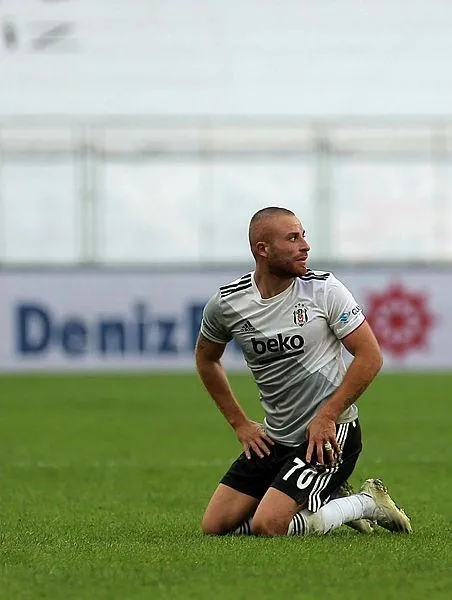 besiktasta-gokhan-tore-soku-yildiz-oyuncu-sakatlandi-1611848566980.jpeg