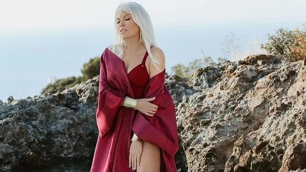 ajda-pekkan-mayolu-fotograflariyla-albumunu-tanitti-renkli-ve-cesur-pozlariyla-genc-kizlari-aratmadi-1634333154973.jpg Ajda Pekkan mayolu fotoğraflarıyla albümünü tanıttı! Renkli ve cesur pozlarıyla genç kızları aratmadı-4