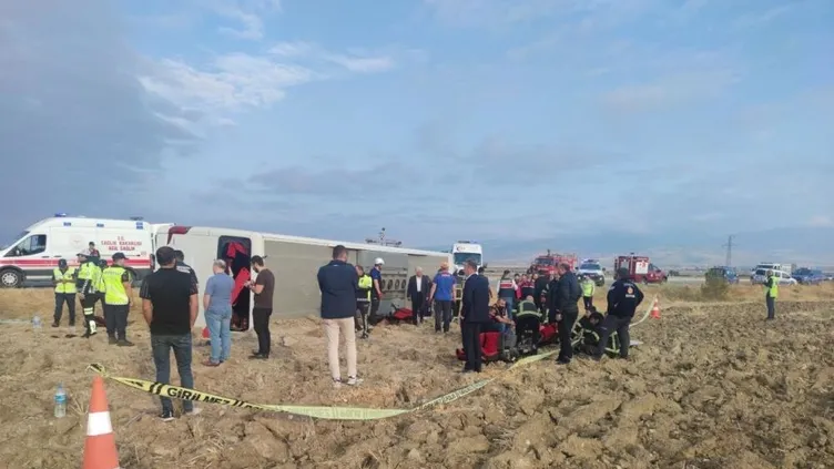 Amasya Merzifon'da Otobüs Kazası! Yolcu otobüsü devrildi: 6 ölü, 35 yaralı