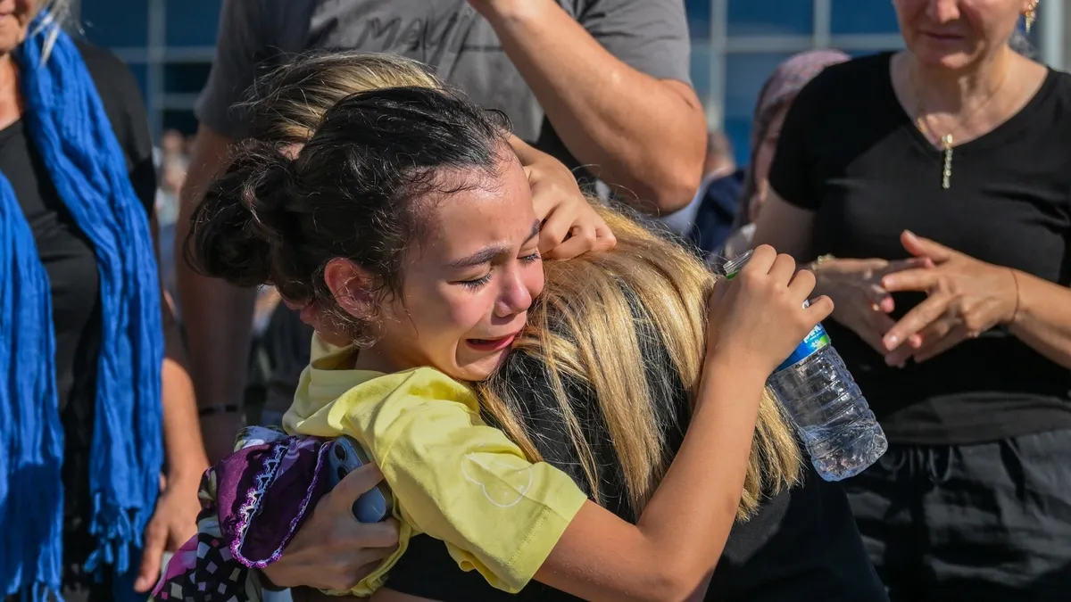 Girne gemi faciasında acı veda: Gülcan Gürel toprağa verildi, can yeleğini kızına giydirmişti