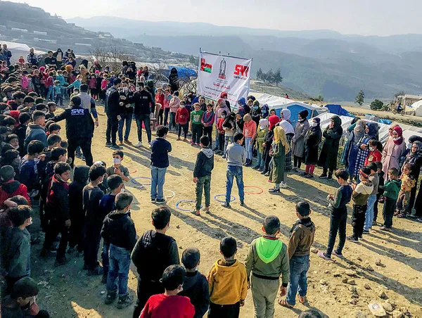 suriyedeki-cadir-kentlerde-yasayan-cocuklar-usumesin-diye-mont-yardimi-yapildi-1613405789170.jpg Suriye'deki çadır kentlerde yaşayan çocuklar üşümesin diye mont yardımı yapıldı-3