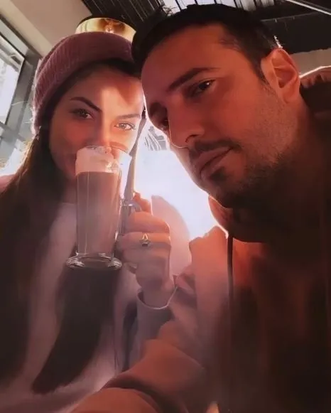 Demet Özdemir ve Oğuzhan Koç'tan 'Acun Ilıcalı'nın hatrına aşk' operasyonu! Geçen yaz dudak dudağa yakalanan sevgililer...-6
