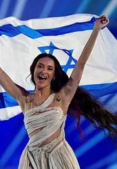 Soykırımcı İsrail’in temsilcisi Eden Golan’a Eurovision’un final gecesinde tepki: Şarkı söylediği sırada Filistin sloganları