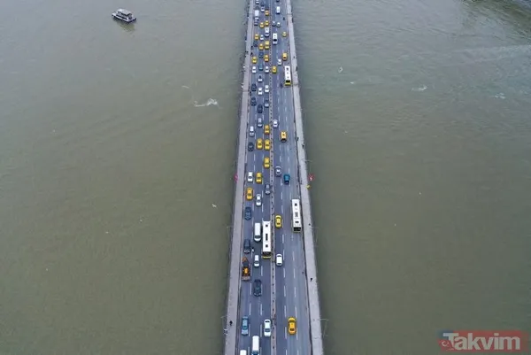 İstanbul'da denize lağım aktı! Boğaz ve Haliç kahverengi oldu - 9