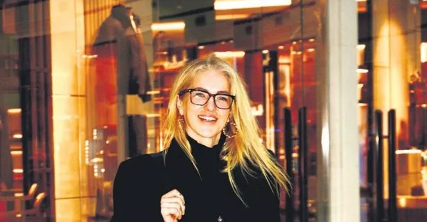 Burcu Esmersoy'dan hem toplantı hem de alışveriş!
