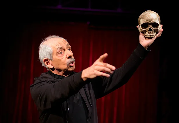 sahnede-rahatsizlandi-herkes-oyun-sandi-genco-erkal-saglik-durumu-nasil-genco-erkal-kimdir-kac-yasinda-1662209557808.jpg Sahnede rahatsızlandı! Herkes oyun sandı! Genco Erkal sağlık durumu nasıl? Genco Erkal kimdir, kaç yaşında?-4