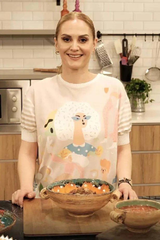 mutfakta-gulsah-var-kimdir-gercek-adi-bakin-neymis-gulsah-senin-nereli-oldugunu-duyunca-inanamayacaksiniz-1633262604524.jpg Gerçek adı bakın neymiş! Mutfakta Gülşah var kimdir? Gülşah Şen'in nereli olduğunu duyunca inanamayacaksınız...-6