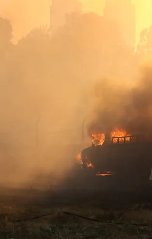 Dün Denizli, bugün İzmir! 20 araç kül oldu