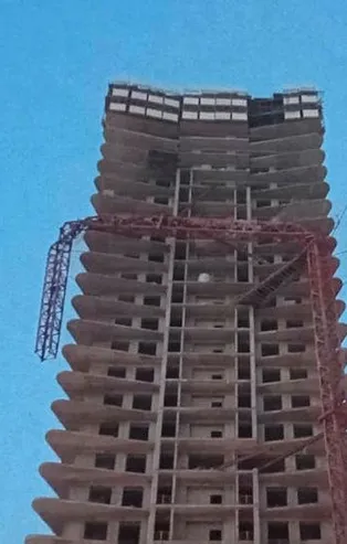 İzmir'de vinç devrildi! Ölü ve yaralılar var: 4 kişi tutuklandı!