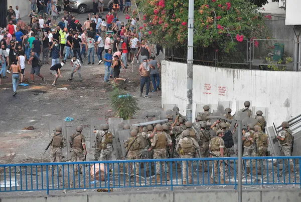 lubnanda-protesto-hukumet-kurulamadi-halk-sokaklara-dokuldu-1626382827705.jpg Lübnan’da protesto! Hükümet kurulamadı, halk sokaklara döküldü-2