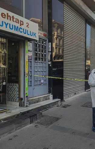İstanbul'un göbeğinde gündüz vakti kuyumcu soygunu! Çuvallarla kaçtılar