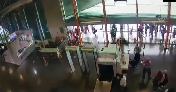 Bursa’da otobüs terminalinin çatısı böyle çöktü! Panik anları kamerada