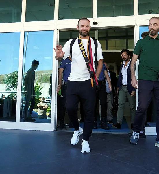 juan-mata-istanbulda-galatasaray-10-numarayi-imzaya-getirdi-iste-sozlesme-detaylari-1662626469695.jpg Juan Mata İstanbul'da! Galatasaray 10 numarayı imzaya getirdi! İşte sözleşme detayları-3