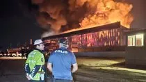 Feci görüntüler! Adana Tarsus yolunda fabrika yangını! Alevler geniş alana yayıldı! Hava desteği de geldi