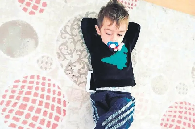 İzmir'de korkunç olay! Ece Melisa ve Ege Mercankaya kardeşler yedikleri yemekten zehirlendi... Minik Ece hayatını kaybetti