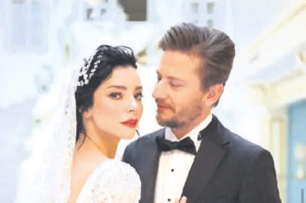Merve Boluğur, 53 gün evli kaldığı eski eşi Mert Aydın ile sarmaş dolaş yakalandı