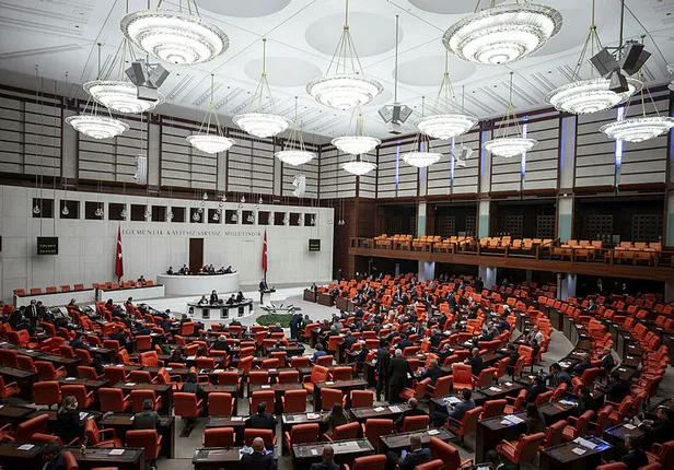 tbmm-genel-kurulu-toplantisinda-yeni-normale-donus-hakkinda-konusuldu-1591103620254.jpg