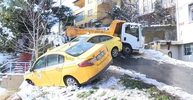 İstanbul’da zincirleme kaza! Taksi taksiye tuzlama kamyonu tüm taksilere çarptı