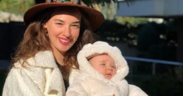 Seda Bakan bornozuyla Hadisenin Sıfır Tolerans şarkısında dans edince... Bu nasıl bir enerji