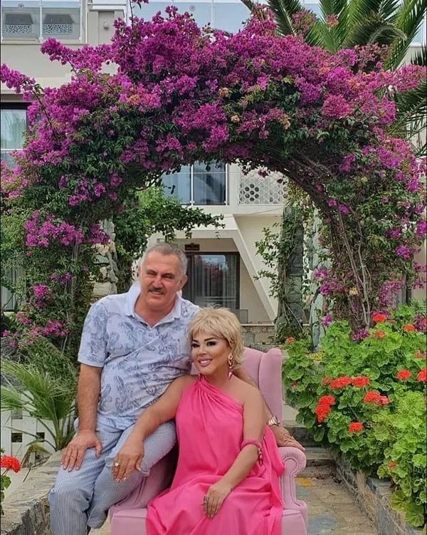 safiye-soymanla-anisini-anlatan-faik-ozturk-studyoda-duygusal-anlar-yasadi-benim-kalbimi-al-faike-tak-1617357054330.jpg Safiye Soyman’la anısını anlatan Faik Öztürk stüdyoda duygusal anlar yaşadı! “Benim kalbimi al, Faik’e tak”-2