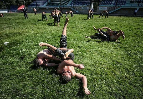 kurtdereli-guresleri-hangi-kanalda-60-kurtdereli-yagli-guresleri-nasil-izlenir-1628238053368.jpg Kurtdereli Güreşleri hangi kanalda? 60. Kurtdereli Yağlı Güreşleri nasıl izlenir?-2