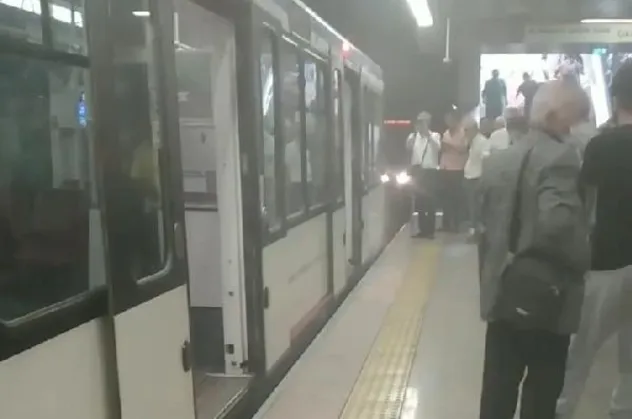 Topçular tramvayında duman paniği! Hemen tahliye edildi