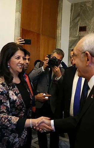 CHP ülke çıkarlarını bir kenara bırakıp HDP'nin kuyruğuna takılalı çok oldu