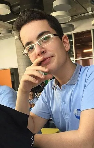 Ailesi siyanür kurbanı olan 16 yaşındaki Emircan Kalkan: Siz hiç 16 yaşında çocuk sahibi oldunuz mu?