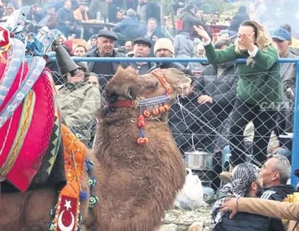 otizmli-yuzucu-tuna-tunca-sakiz-adasini-adeta-yardi-gecti-11-kilometrelik-mesafeyi-2-saat-44-dakikada-asti-1651096865203.jpeg Otizmli yüzücü Tuna Tunca Sakız Adası'nı adeta yardı geçti! 11 kilometrelik mesafeyi 2 saat 44 dakikada aştı-8