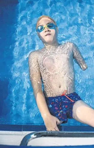 Muhammed Ali Biçer'i engeller durduramadı... Bacakları ve kolu olmadan dünyaya geldi başarısı herkese ders verdi