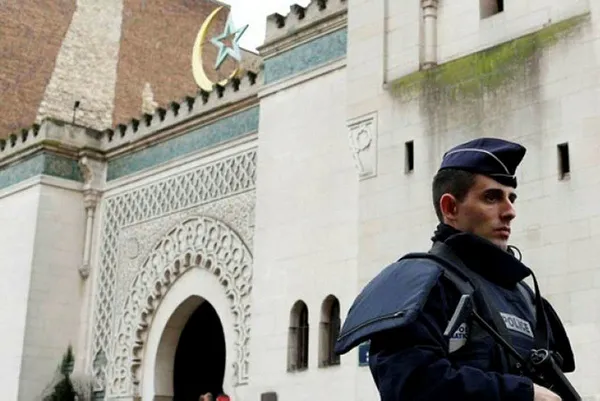 fransada-markette-allahu-ekber-diye-bagiran-kisiye-hapis-cezasi-1640082903302.jpg Fransa'da markette "Allahu ekber" diye bağıran kişiye hapis cezası-2