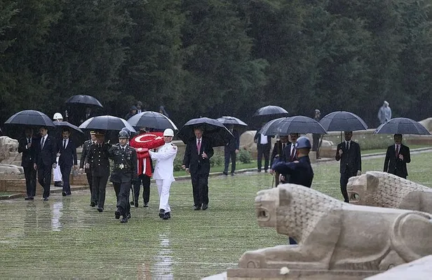 baskan-erdogan-yemin-etti-kulliyede-goreve-baslama-toreni-78-ulkeden-ust-duzey-katilim-1685802163029.jpeg Başkan Erdoğan Göreve Başlama Töreni'nde konuştu: 85 milyonu bağrımıza basacağız-2