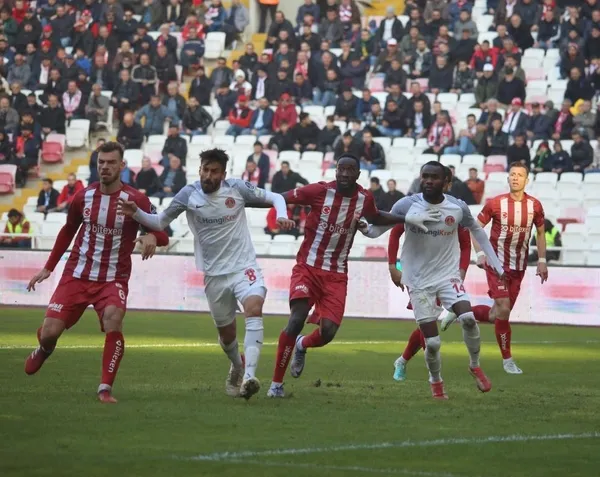 sivasspor-umraniyespor-macinda-puanlar-paylasildi-2-2-1668261678658.jpeg Sivasspor - Ümraniyespor maçında puanlar paylaşıldı: 2-2-2