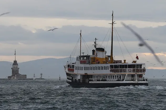İstanbul'da deniz ulaşımına lodos engeli: Çok sayıda sefer iptal edildi