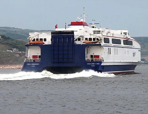 Deniz ulaşımına fırtına engeli! İşte iptal edilen seferler