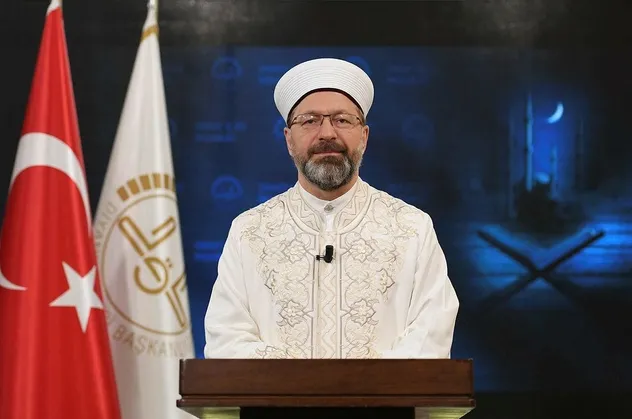 Diyanet İşleri Başkanı Erbaş'tan İzmir'deki cami provokasyonuna tepki: "Bu suçu işleyenler inşallah en kısa zamanda bulunur"
