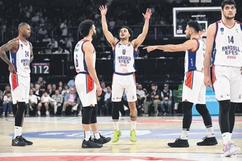 aslana-belcikali-stoper-o-futbolcu-wout-faes-cikti-1686869647729.jpeg Aslan'a Belçikalı stoper: O futbolcu Wout Faes çıktı!-3