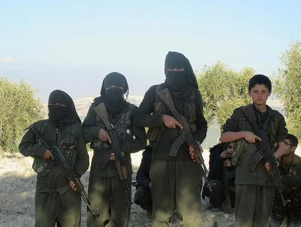 Hafıza kartlarından YPG/PKK'nın 'çocuk savaşçıları' çıktı-6