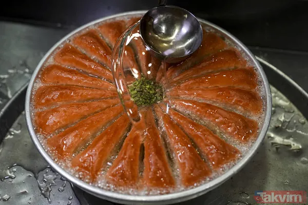 Bayram Ziyaretlerinde Ne İçmeliyiz? Gazlı Ve Şekerli İçecekler Yerine Tuzlu Ayran, Maden Suyu Veya Şekersiz Türk Kahvesi En Sağlıklı Seçeneklerdir. İnsülin...