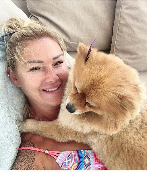 Genç kızlara meydan okuyan fiziği ile dikkat çeken ünlü oyuncu Pınar Altuğ güzellik sırrını açıkladı: 16 saat...-3