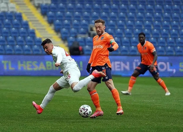 basaksehir-yeni-malatyaspor-canli-anlatim-izle-1617550688242.jpeg Başakşehir 3-1 Yeni Malatyaspor | MAÇ SONUCU-3