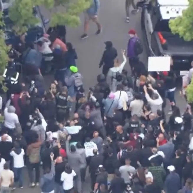 Sapkın LGBT teröründe yeni skandal: ABD’deki Müslüman aileler isyan etti! Kirli ortaklık: Türkiyede CHP-HDP-FETÖ propagandasını yapıyor